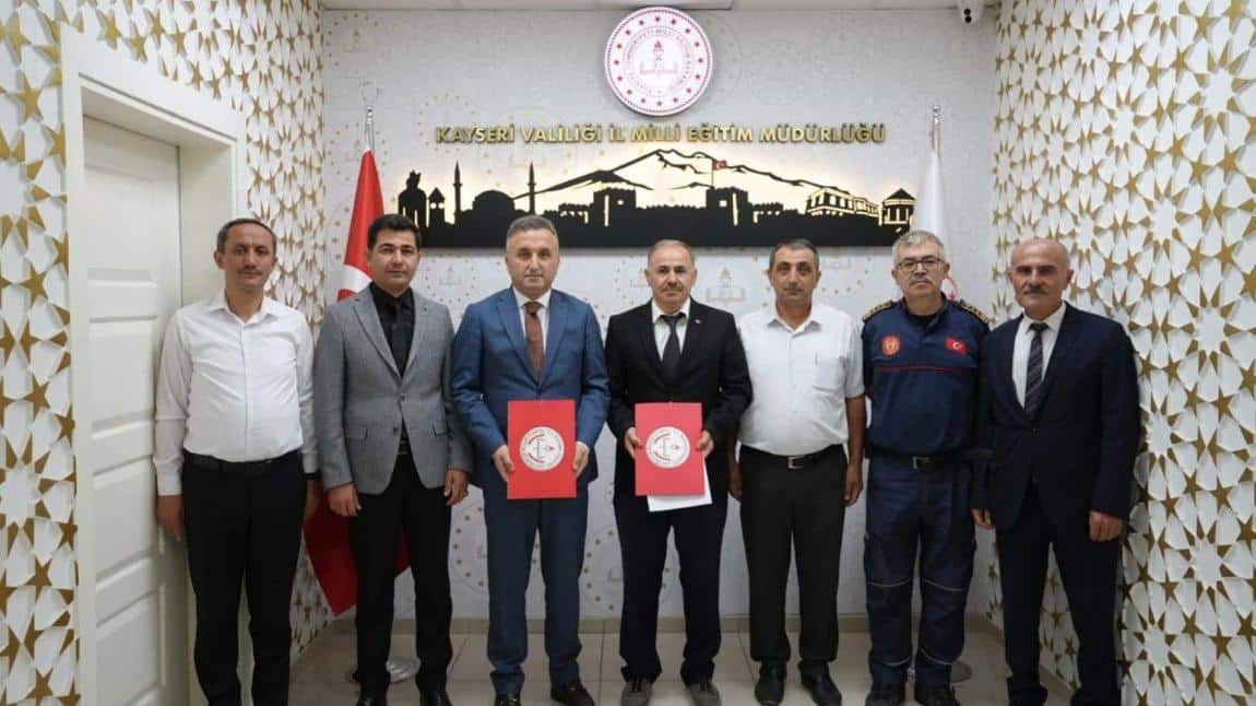 İtfaiyecilik ve Yangın Güvenliği Alanı öğrencilerimizin eğitimi için, Kayseri İl Milli Müdürlüğü ve Kayseri Büyükşehir Belediyesi Arasında İş Birliği Protokolü İmzalandı.